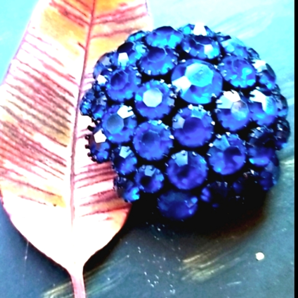 50's MCM WARNER Domed Sapphire Cobalt Blue Crystal Glitzy Vintage Brooch Pin 2" - Picture 5 of 15